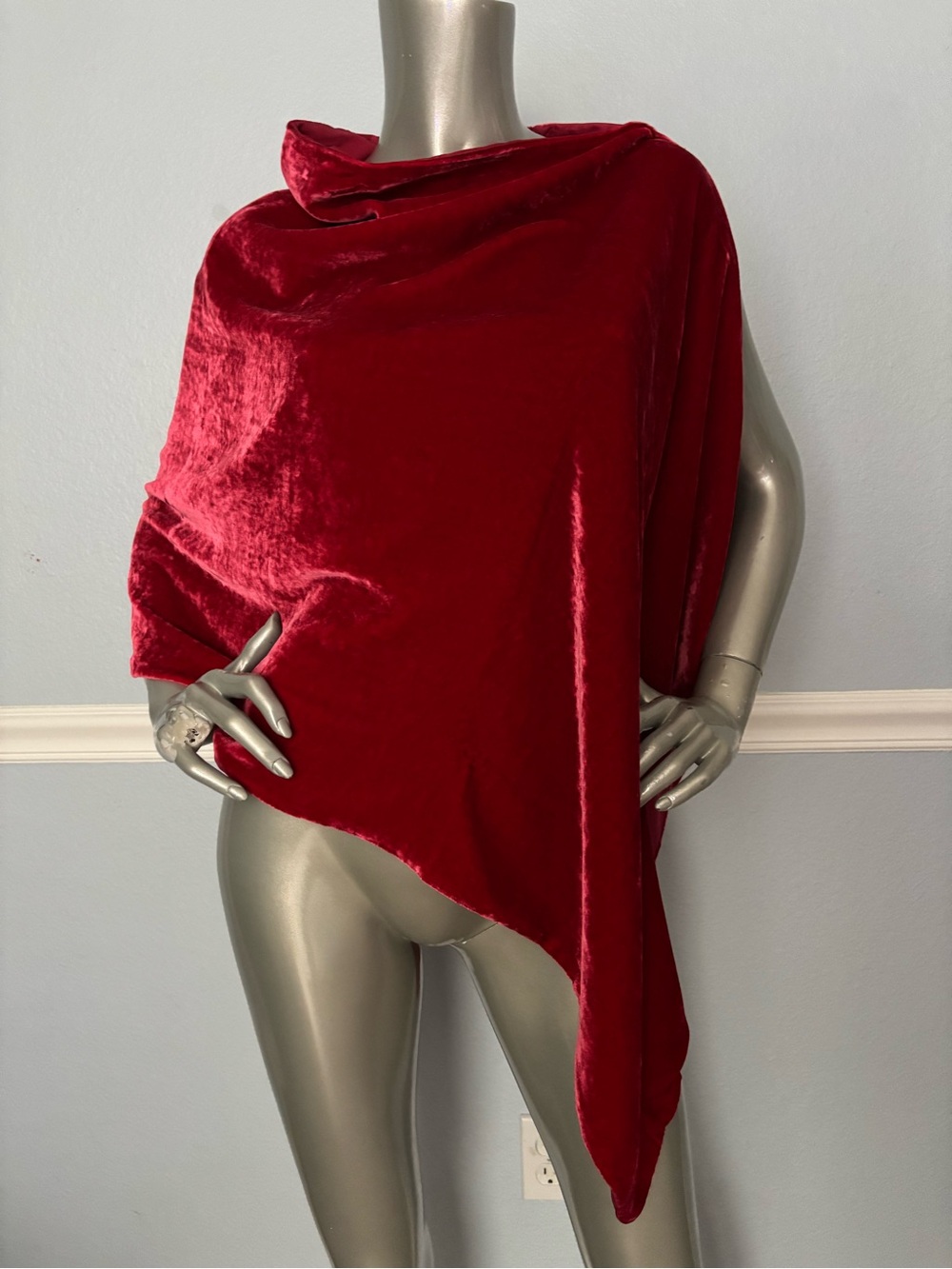Eileen Fisher Poncho Silk
Viscose Scarlett Red Velvet Nwt Side
Slit O/S One Size